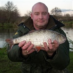 2lb_10oz_record_roach_tony_latter_17th_dec_2009_peg_6_double_red_maggot.jpg